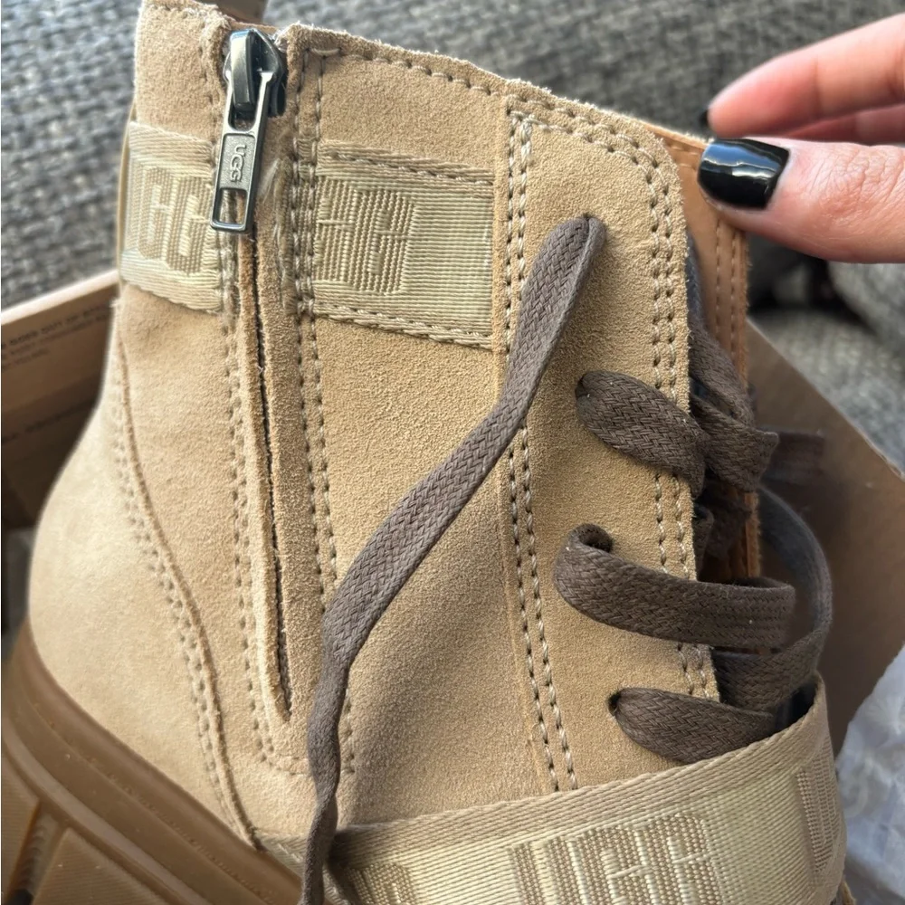 Leather Waterproof UGG Winter Boot, Size 9, Brand New in Box - Picture 13 of 16